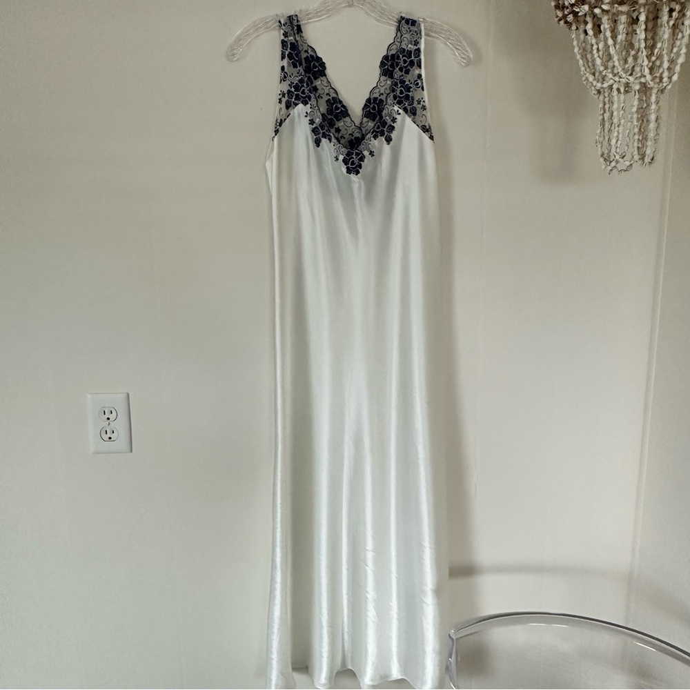 Vintage Oscar de la Renta Cream and Navy Lace Chemise